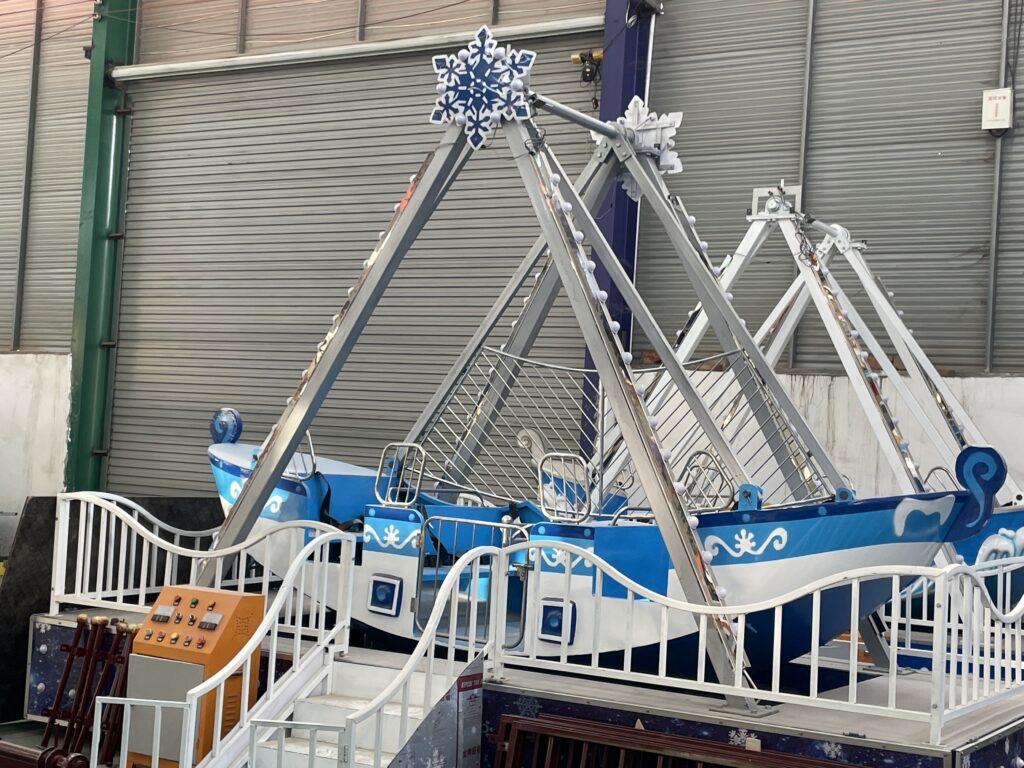 Snowflake Pirate Ship Ride Steel Main View